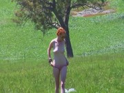 Порно голая женщины в полях видео